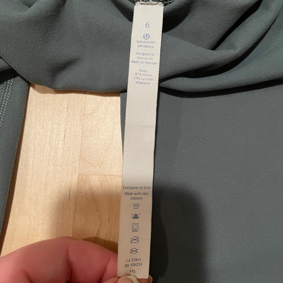 NWOT Lululemon Align Crop (19”) in Dark Forest Size 6 - Picture 8 of 9